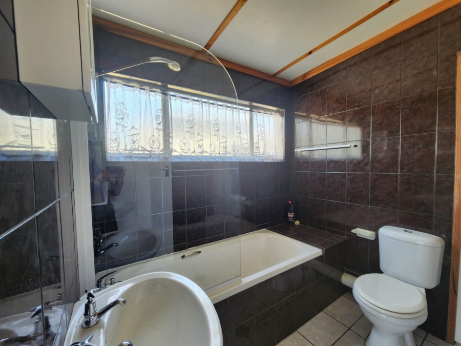 Commercial Property for Sale in Friemersheim Western Cape